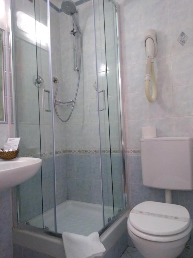 Hotel Twenty Nine Генуа Екстериор снимка