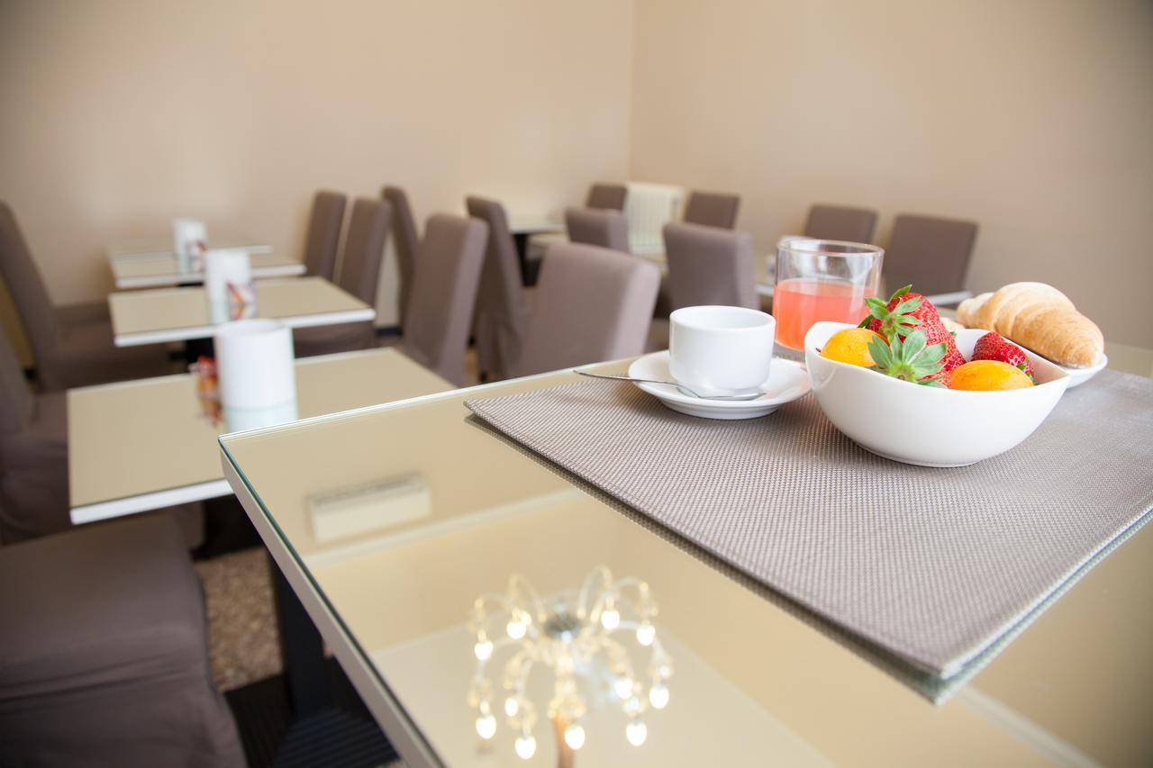Hotel Twenty Nine Генуа Екстериор снимка