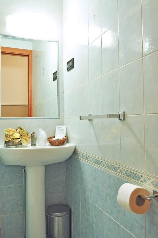 Hotel Twenty Nine Генуа Екстериор снимка