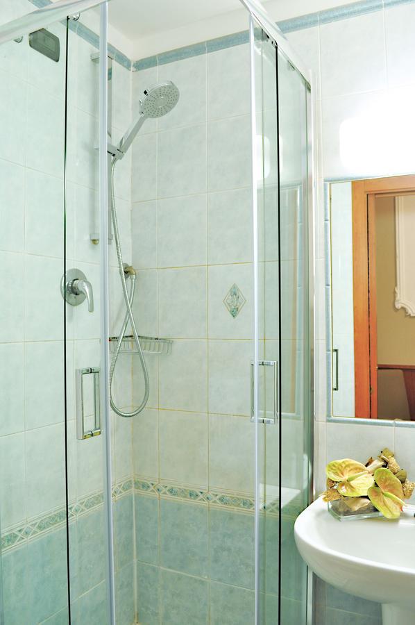 Hotel Twenty Nine Генуа Екстериор снимка