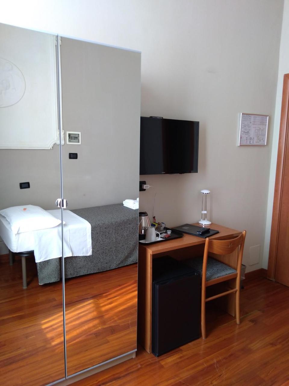 Hotel Twenty Nine Генуа Екстериор снимка