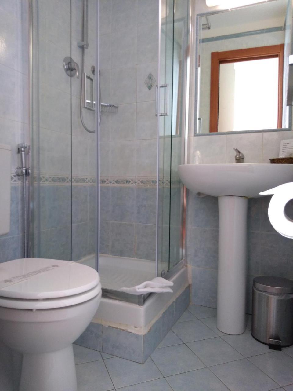 Hotel Twenty Nine Генуа Екстериор снимка