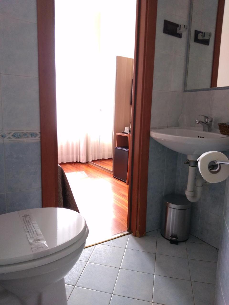 Hotel Twenty Nine Генуа Екстериор снимка