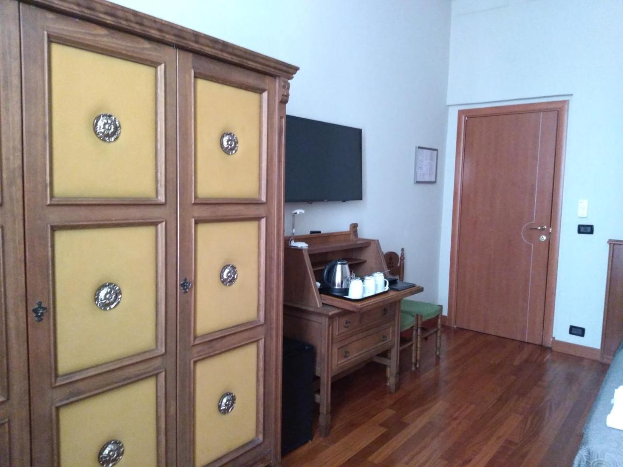 Hotel Twenty Nine Генуа Екстериор снимка